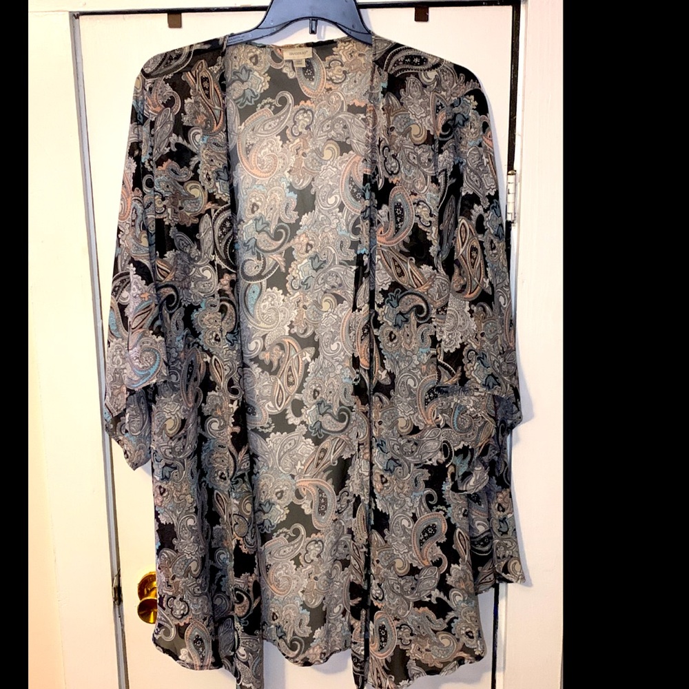 Brand: Avenue. Plus size 30/32. Kimono.